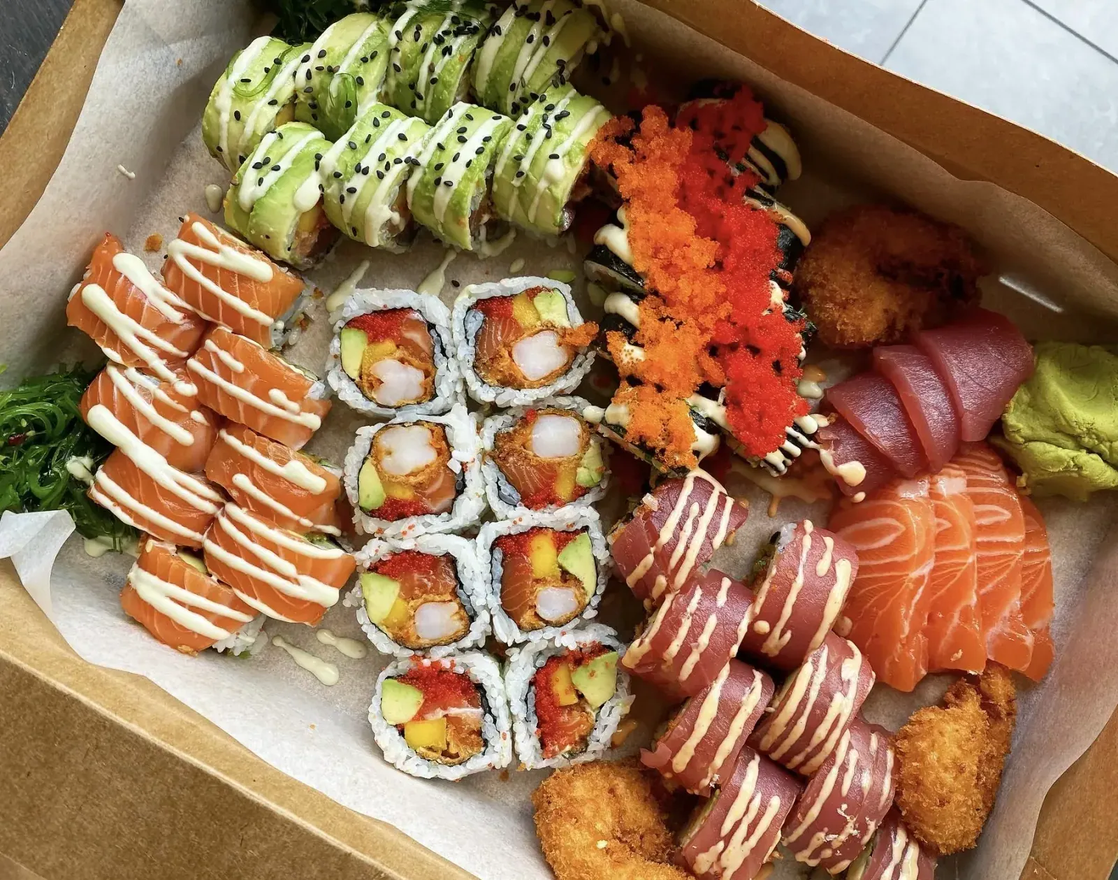 Een gevulde sushibox van Sushi Boerin uit Dwingeloo